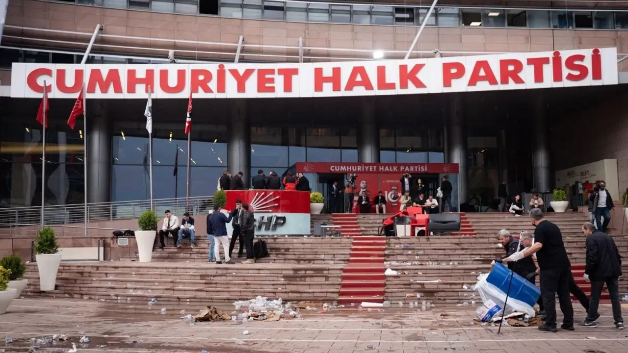 Butlancilardan bir skandal daha chp genel merkezine girmek icin bodyguard tutmuslar KjTAlRS8